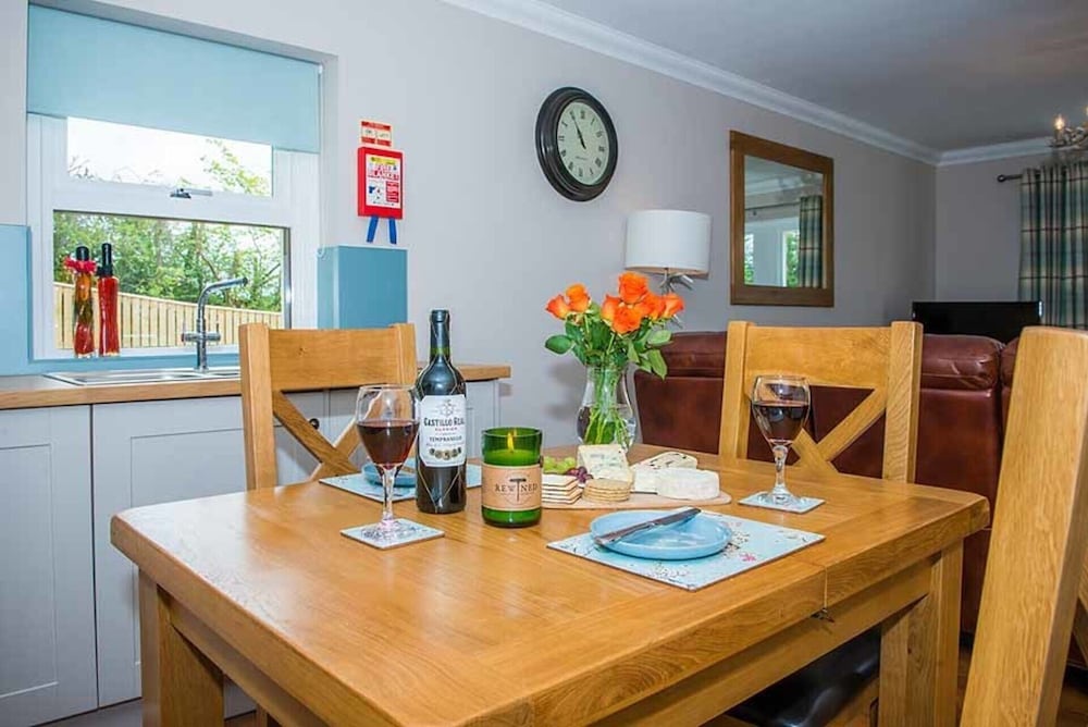 Maple Cottage With Hot Tub Near Cupar, Fife