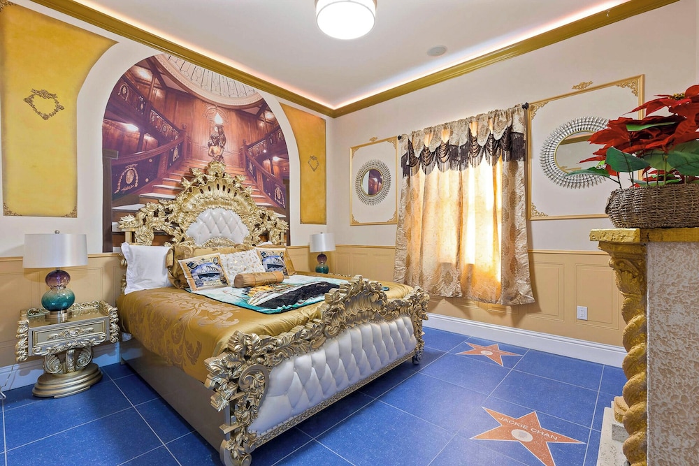 Luxury Mansion w Pool Sleeps 60