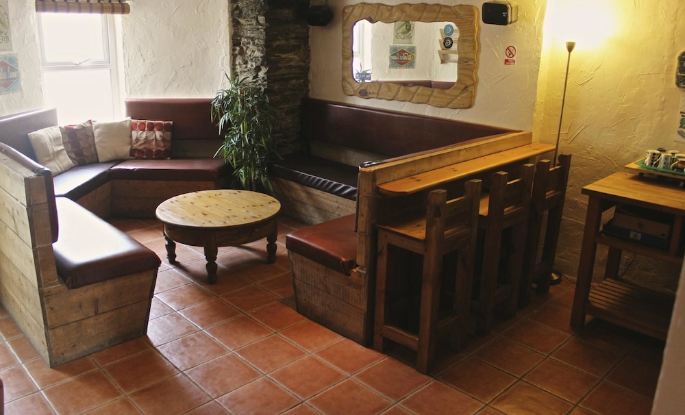 Base Surf Lodge