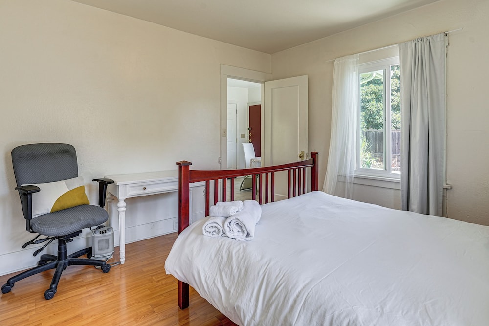 Walkable East Bay Home - 2 Mi to Bart Station
