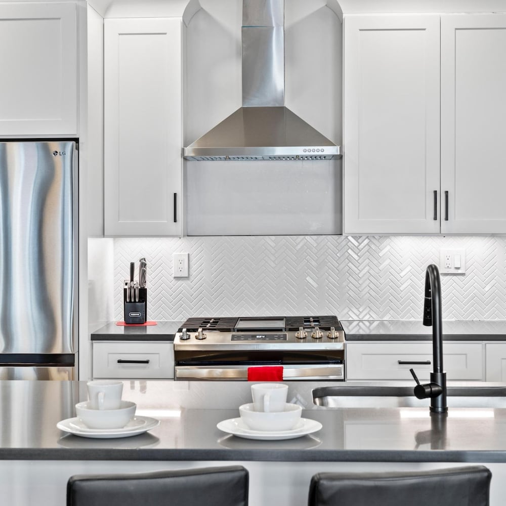 Boston Vacations - Luxury 2BD 2BA Near Logan Airport and T Station - Property Image 8