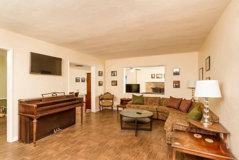 Encanto Bungalow By Signature Vacation Rentals