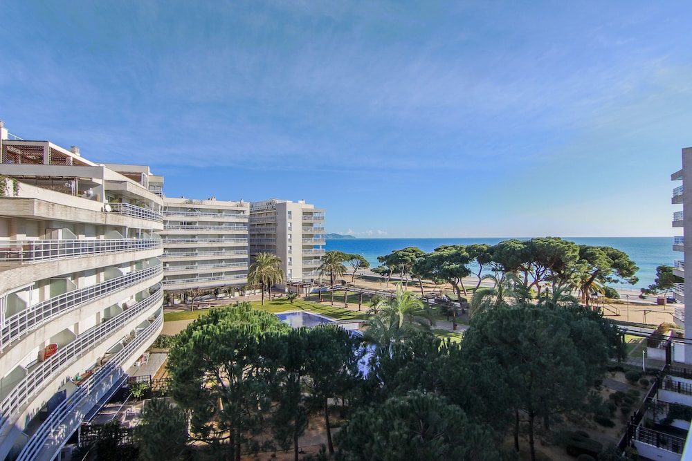 Apartamentos S'abanell Central Park