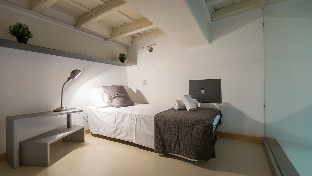Rental in Rome Bernini Square