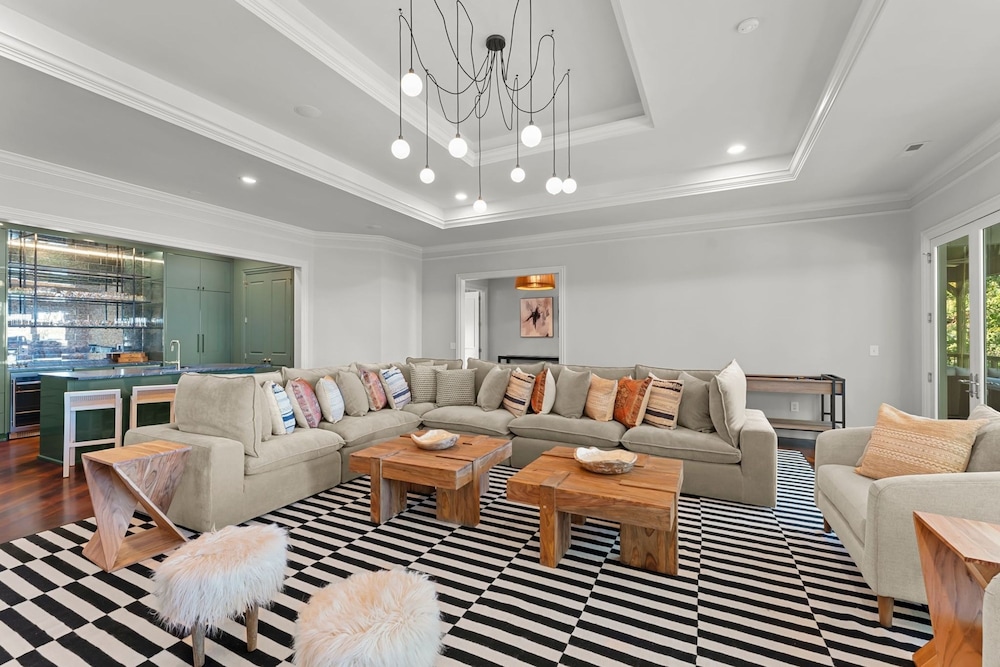 Modern Masterpiece by Avantstay Waterfront Private Dock