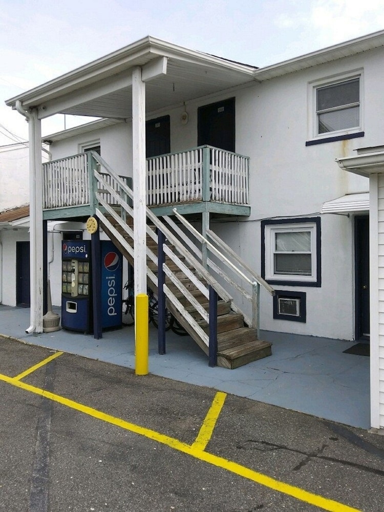 Budget Inn Motel Suites