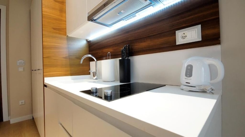 Condo Studio Plaza