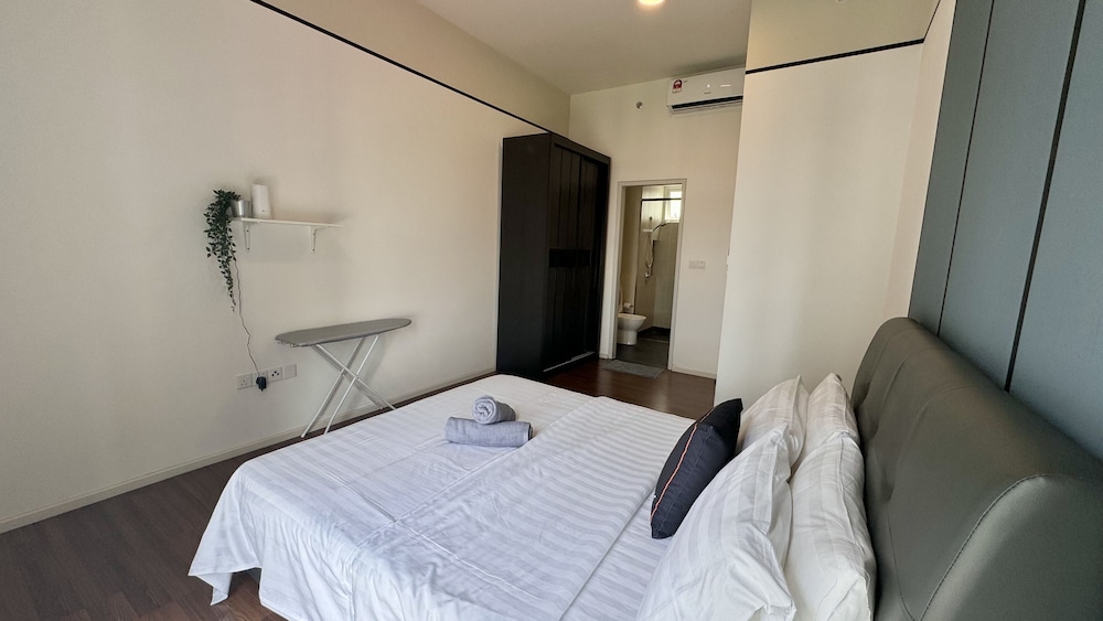 UNA Serviced Apartment by Manatidur