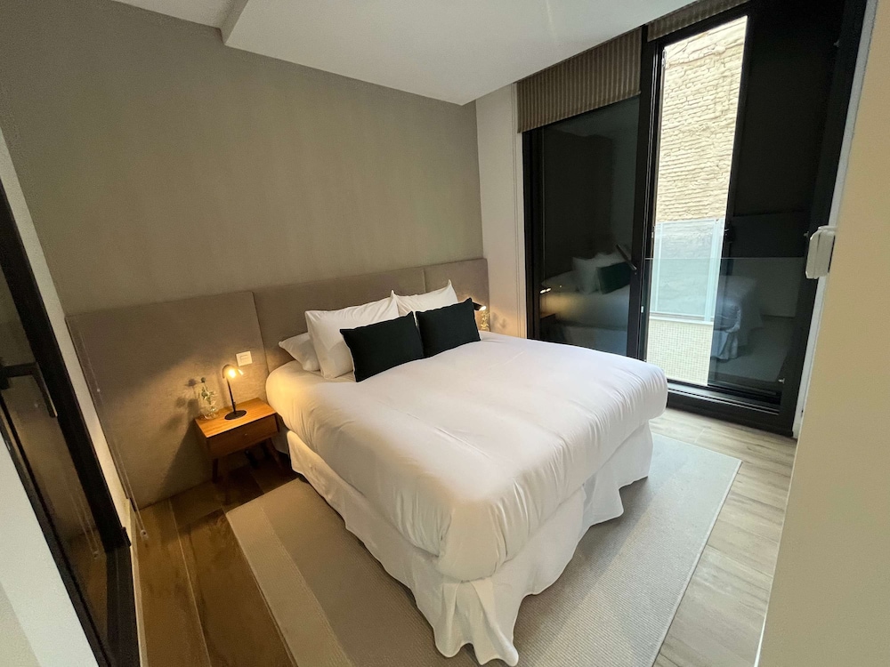 w Chic Urban 3BR w Sunny Terrace in Chueca