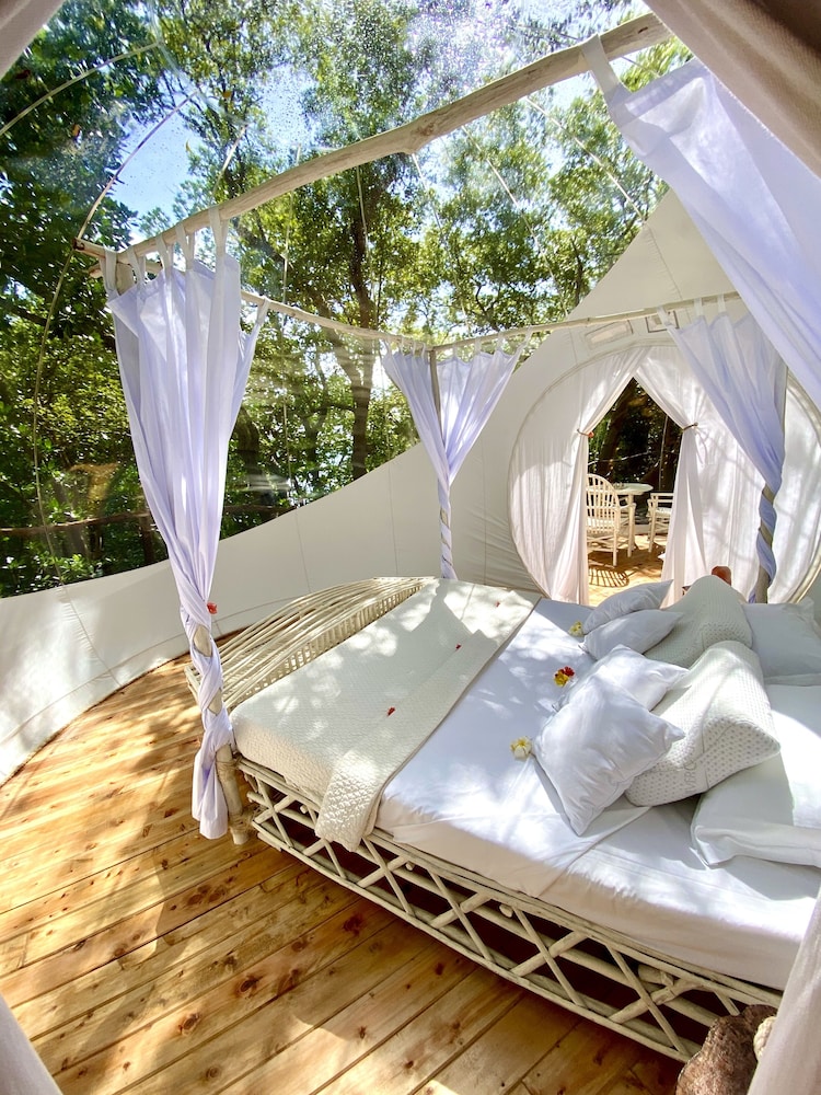 Rock and Sea Resort