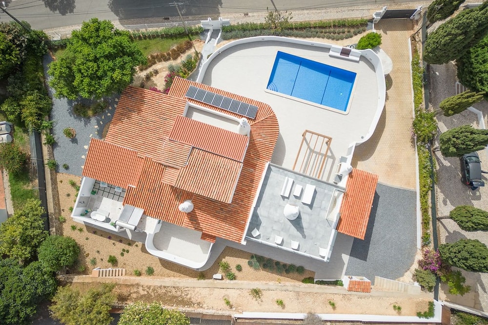 Lavanda Magnificent Five Bedroom Villa in Carvoe