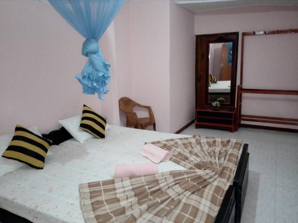 Lizzie Villa Guest House