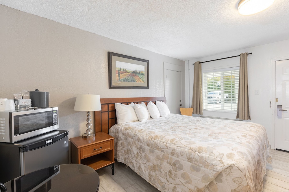 Vineyard Valley Inn