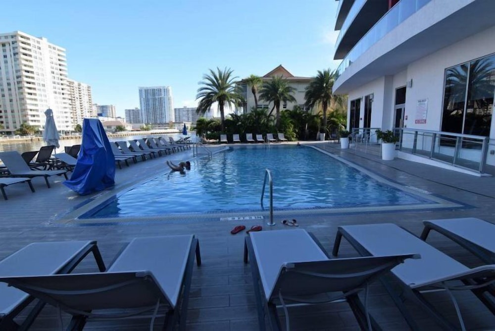 2 Bedroom Unit Across From Ocean @ Beachwalk Resort