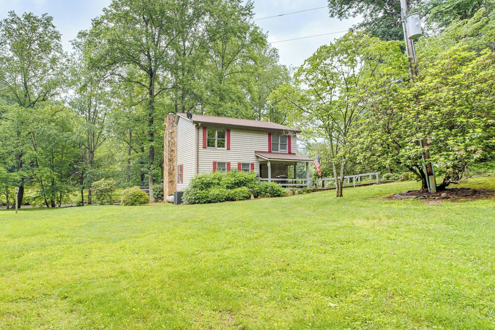 Suches Creekside Cottage w/ Deck & BBQ Grill! view 3