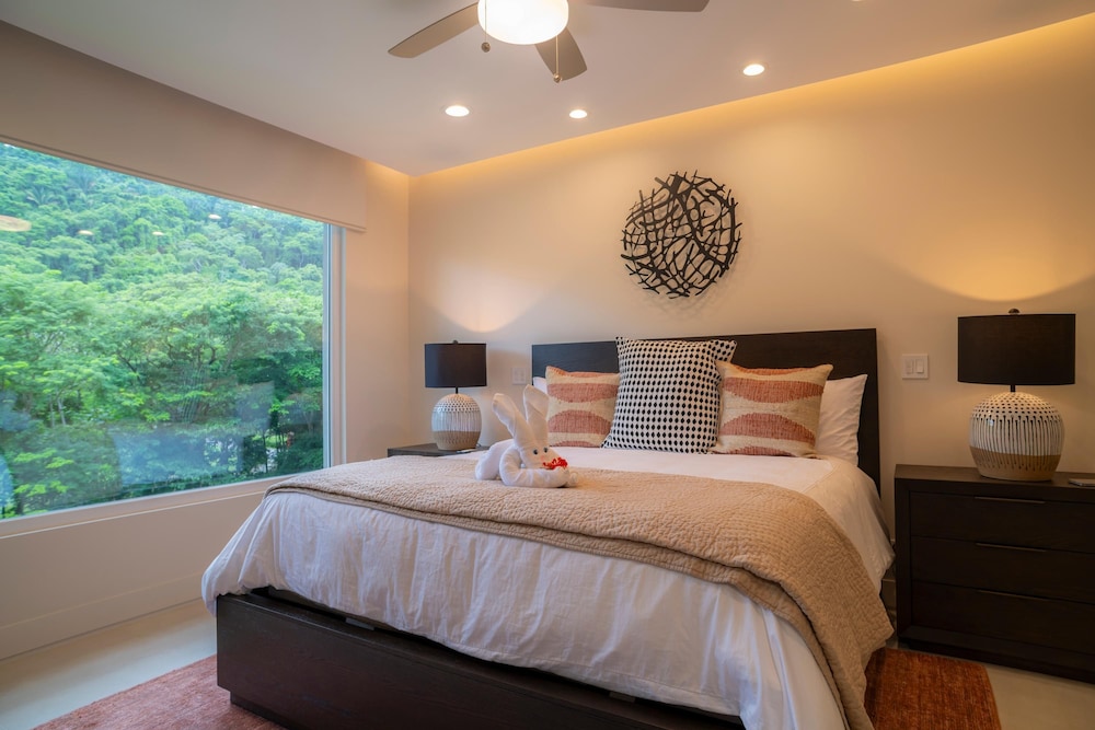 - Casa Cenizaro Six Bedroom Private Pool Family