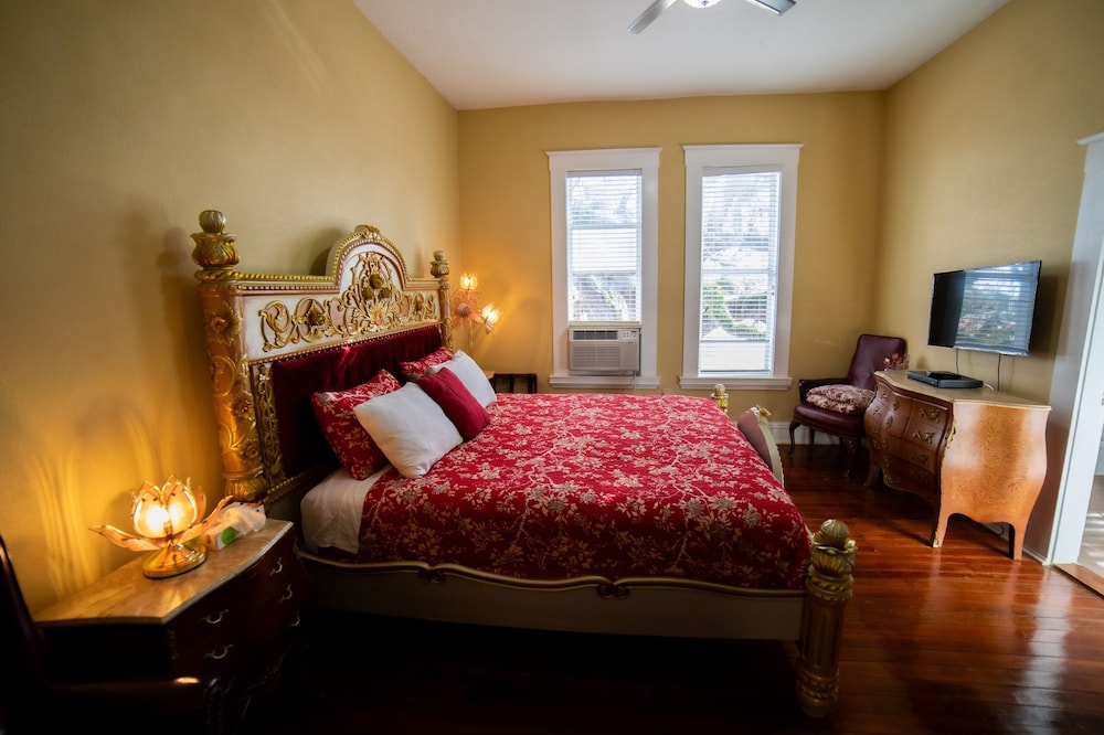 Oak Tree Hotel