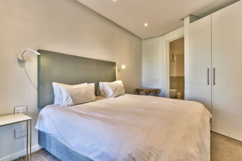 Two Bedroom Apartment - Fully Furnished and Design in V&a Marina Residential view 5