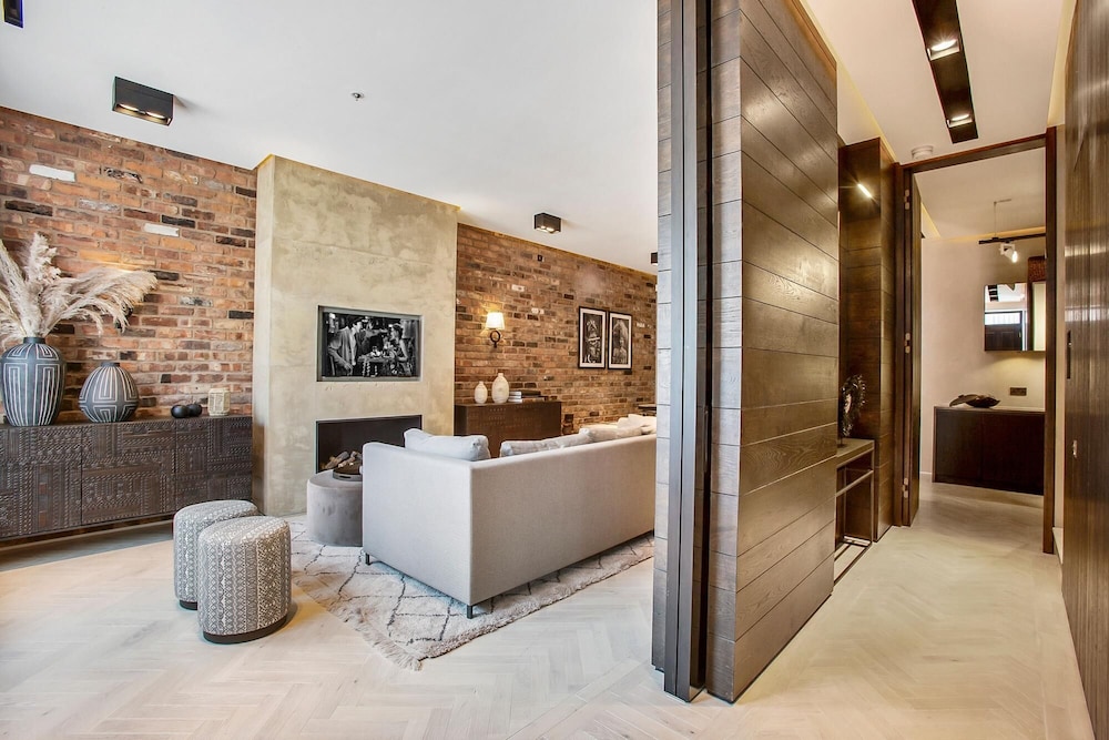 Luxurious Mews House in Pavilion Road - 3 Bedroom