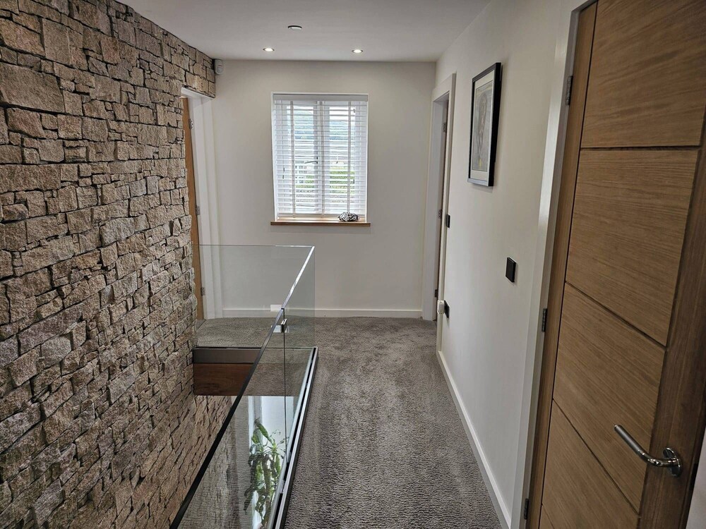 Modern, Large Open Plan 4 bed Property in Abergele