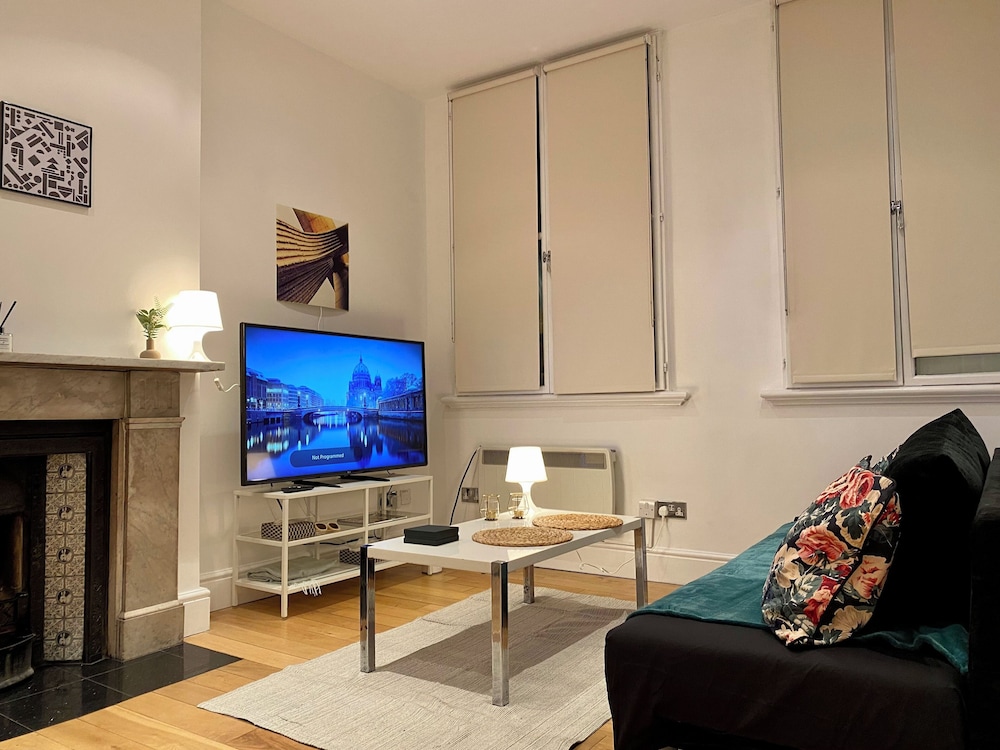 London Oasis - 2 Bedroom Apartment