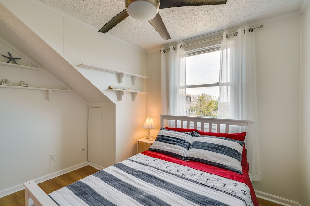Sunny Corolla Home: Walk to Beach! view 4