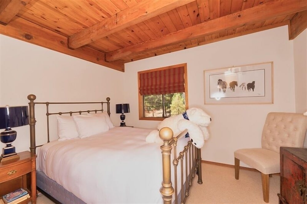 3BR+Den Home Overlooking Martis Valley by RedAwning Save 10% on 3 Nights, 15% on 5 Nights! view 2