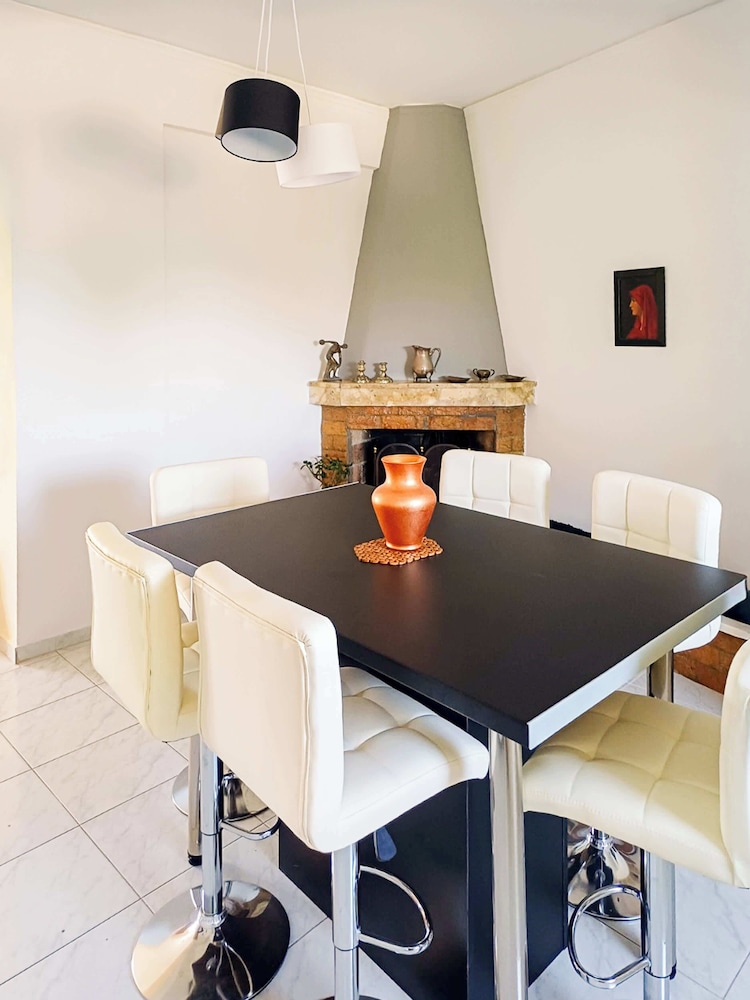 Filiatra Modern Getaway With Panoramic Views
