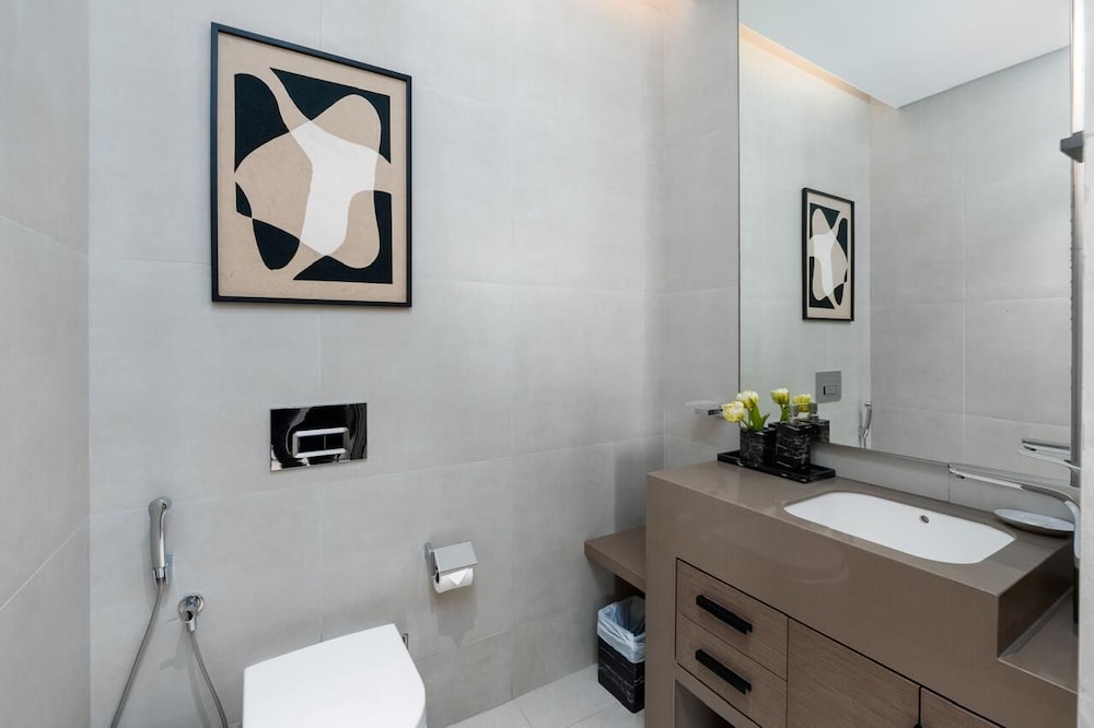 Beachfront 1BR Jumeirah Gate Tower 1