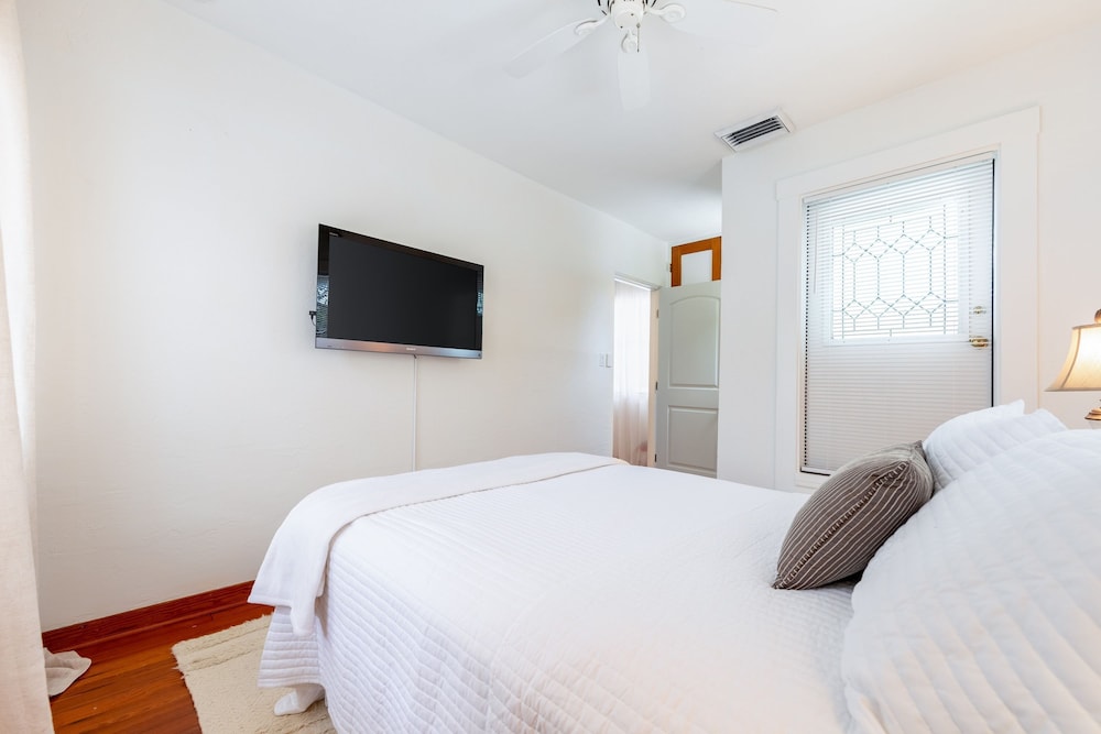 Las Olas Oasis by Avantstay Minutes to the Beach Hot Tub