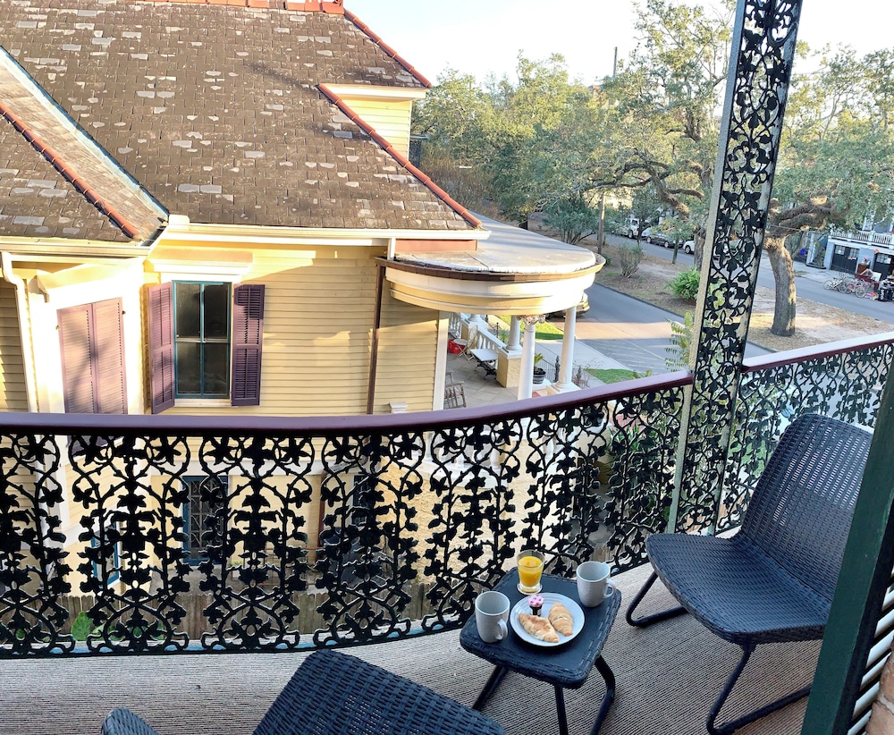 French Quarter Lanaux Mansion B & B