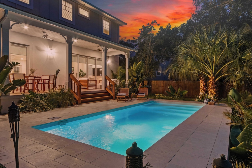 Serenity at Surfside by Avantstay Pool, Porches, Fire Pit & Arcade Near Vilano Beach