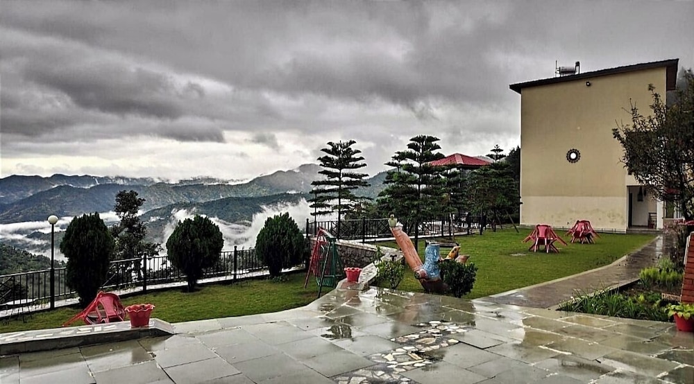 Mist n Meadows Resort