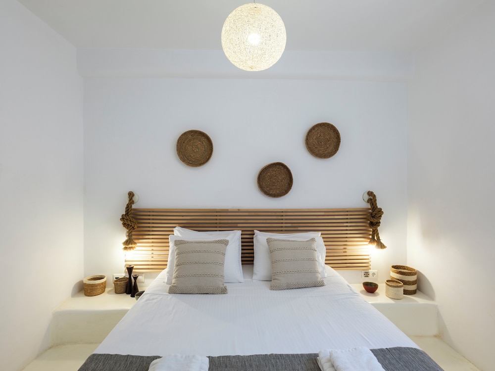 Mykonist Merchia Beach Villas & Suites