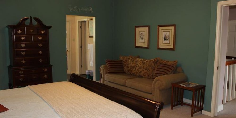 The Crossroads Inn - Property Image 20