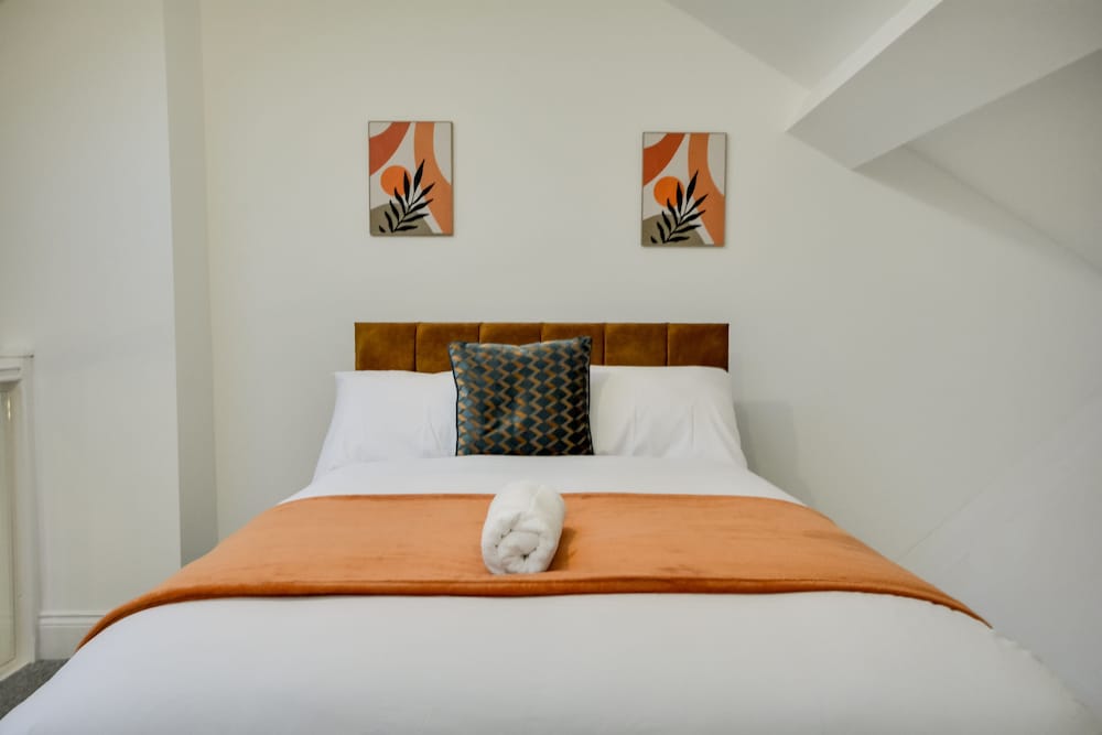 Wigan - Apartment - Sleeps 6 - Parking
