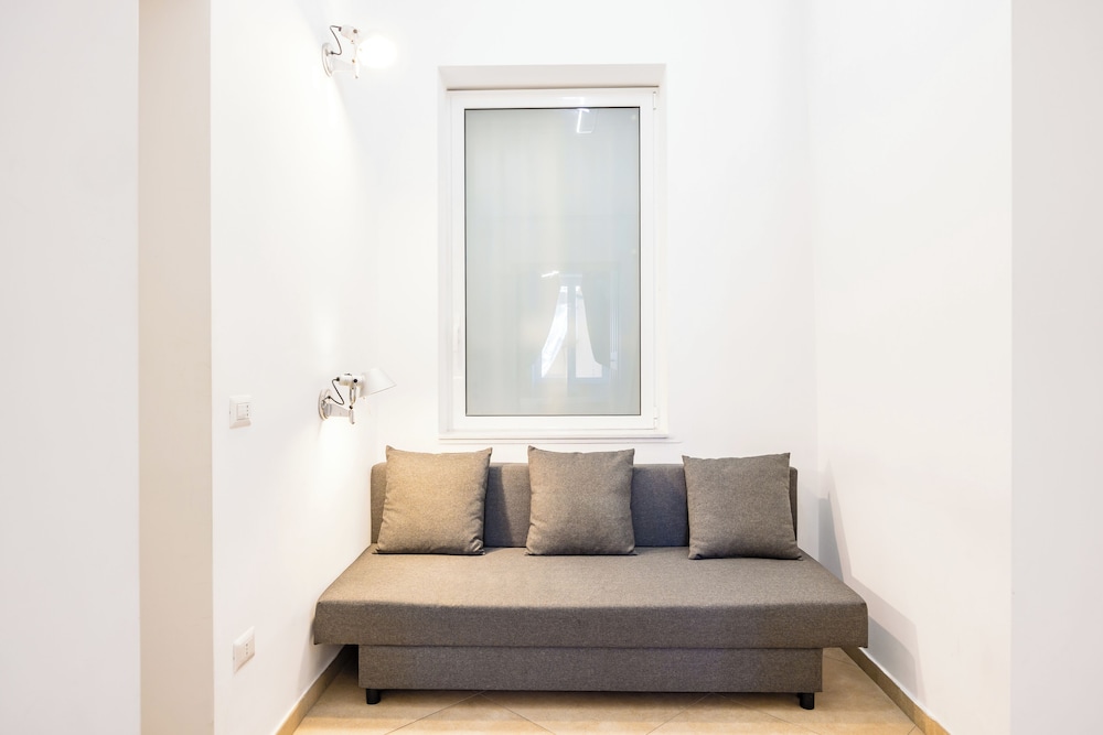 Chiaia Boutique Flat on Pedestrian Area by Napoliapartments