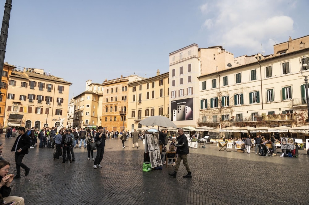 Caden Splace - Dbalconycollection at Piazza Navona