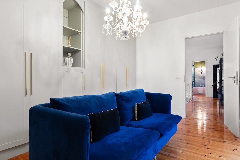 Higgo Crescent Villa