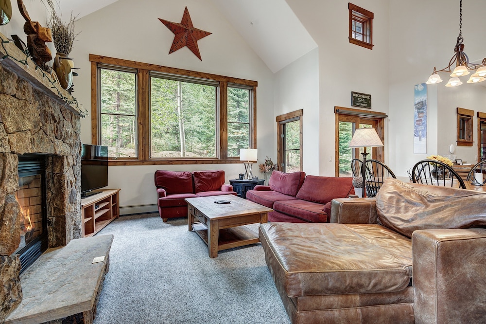 Private Townhome Close To Ski Back And Hot Tub 3 Bedroom Townhouse