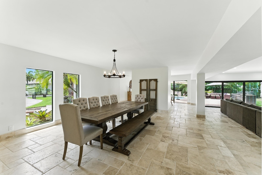 Villa Riverland With Heated Pool On The Water 5 Bedroom Villa