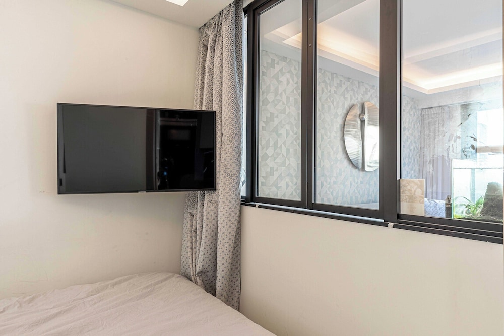 2 Room Apartment in Heart of Cannes+20m2 Terrace