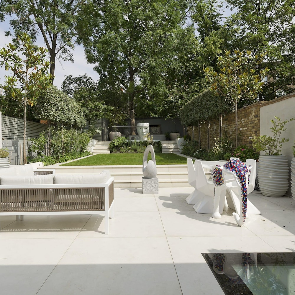 Astounding 7bed Notting Hill Family Home w Private Garden Games Room Parking