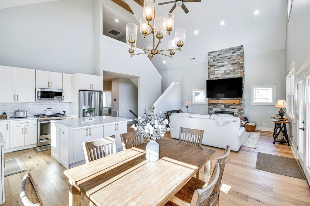 Newly Built Home w/ Mtn Views in Black Mountain!