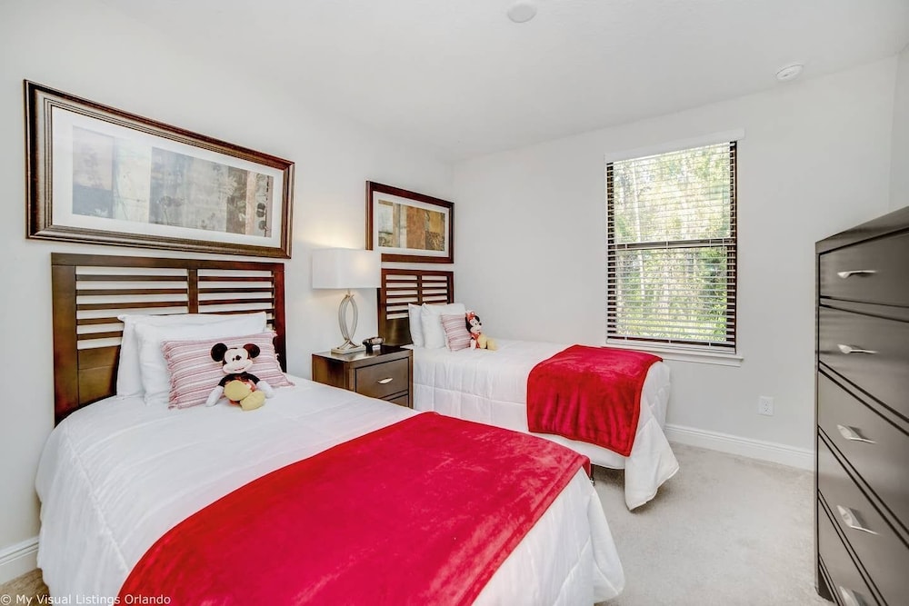 Spacious 4BD Town Home With Private Patio - Near Disney Parks AND Golf #8127-1