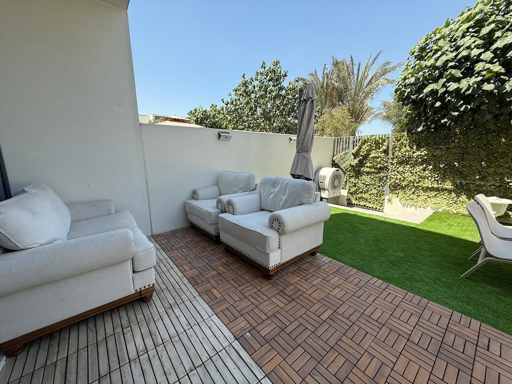 Elegant Stay in Ranches Villa