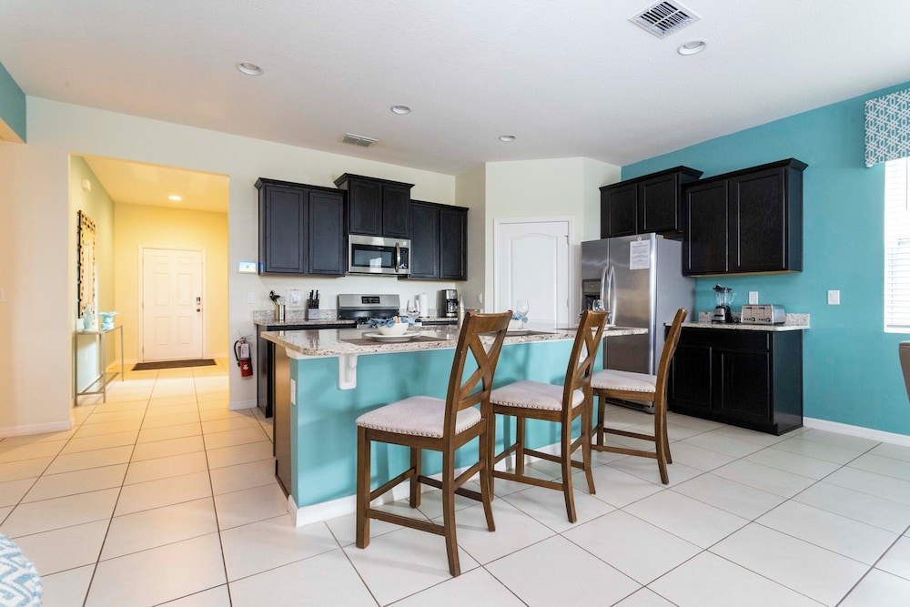 Marvelous 7 Bd w/ Pool Close to Disney @ Solterra 6086