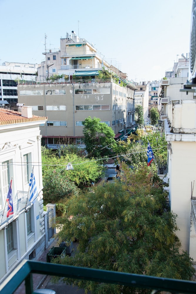 Brand new apt in central Athens