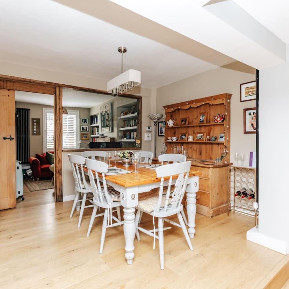 The Limes-3 bed Central Henley view 4
