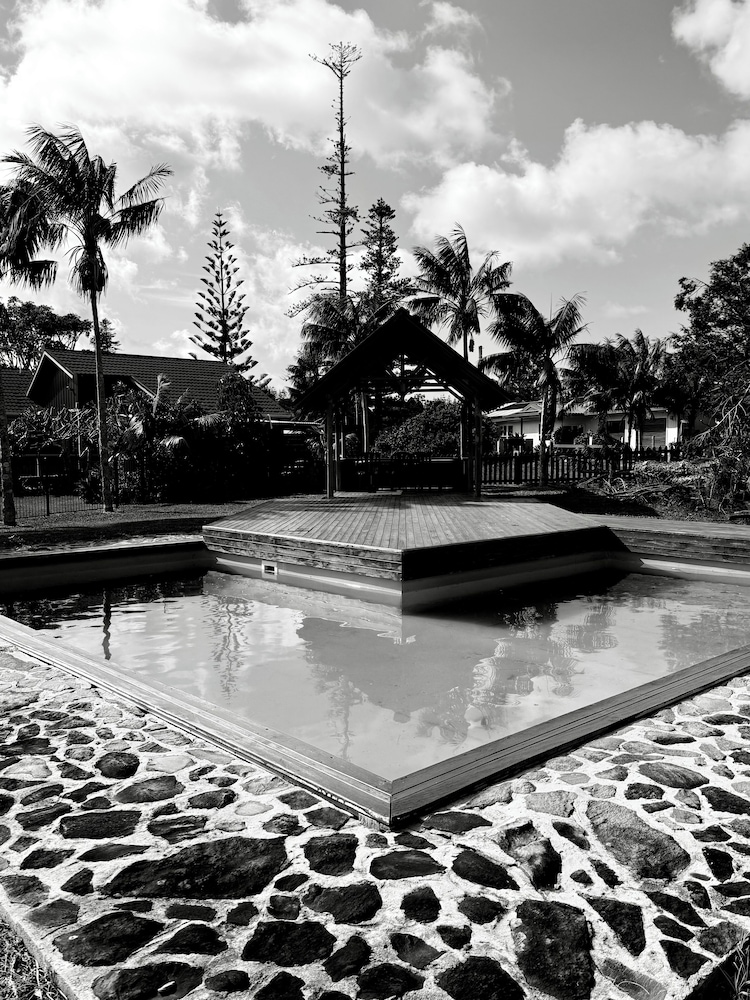 Fletcher Christian Apartments - Manava Suites